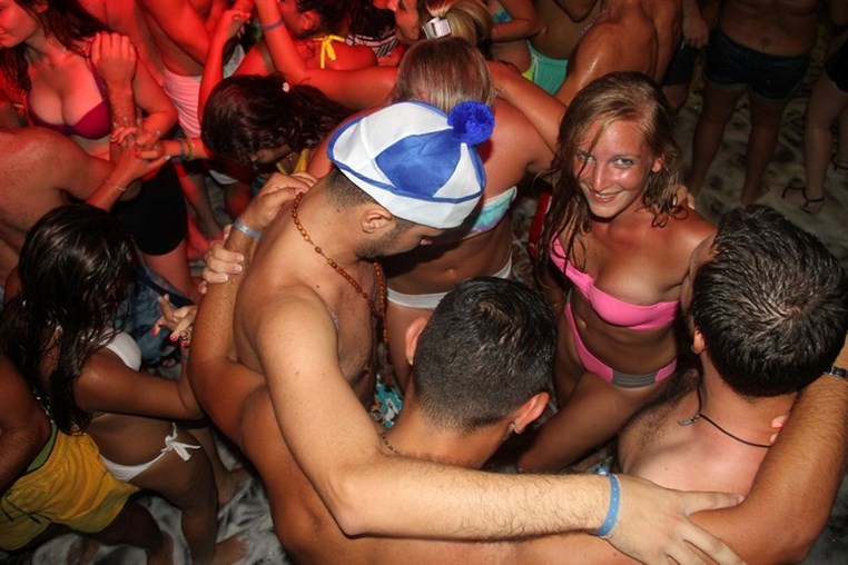 Lebanon Largest FOAM Party 3 (1)